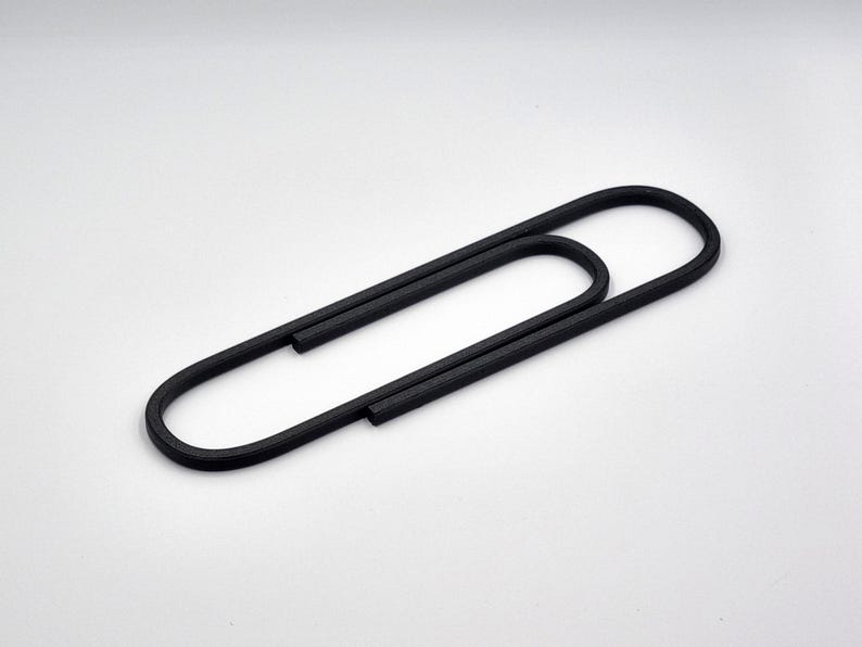 3D Printed Jumbo Paperclip: Novelty Desk Organizer