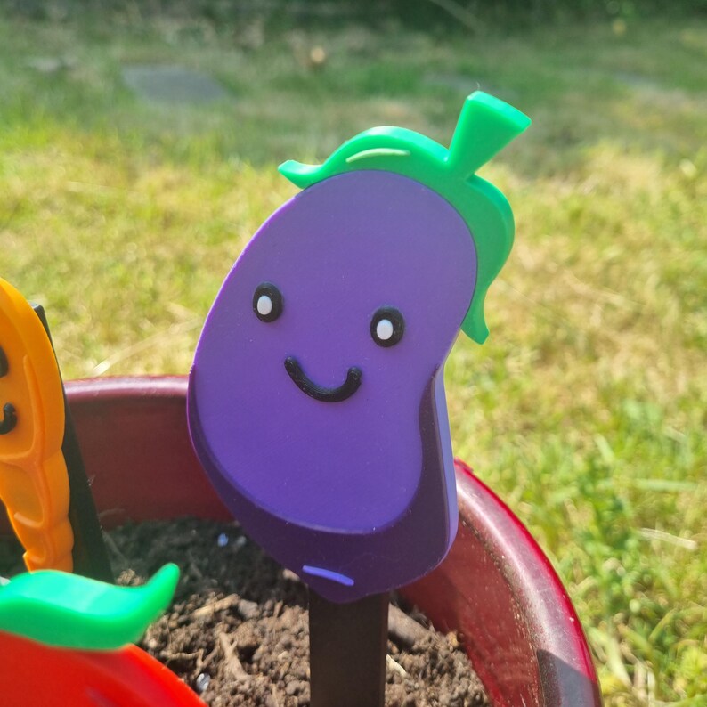 3D Printed Smiley Face Plant Marker: PLA Garden Decor