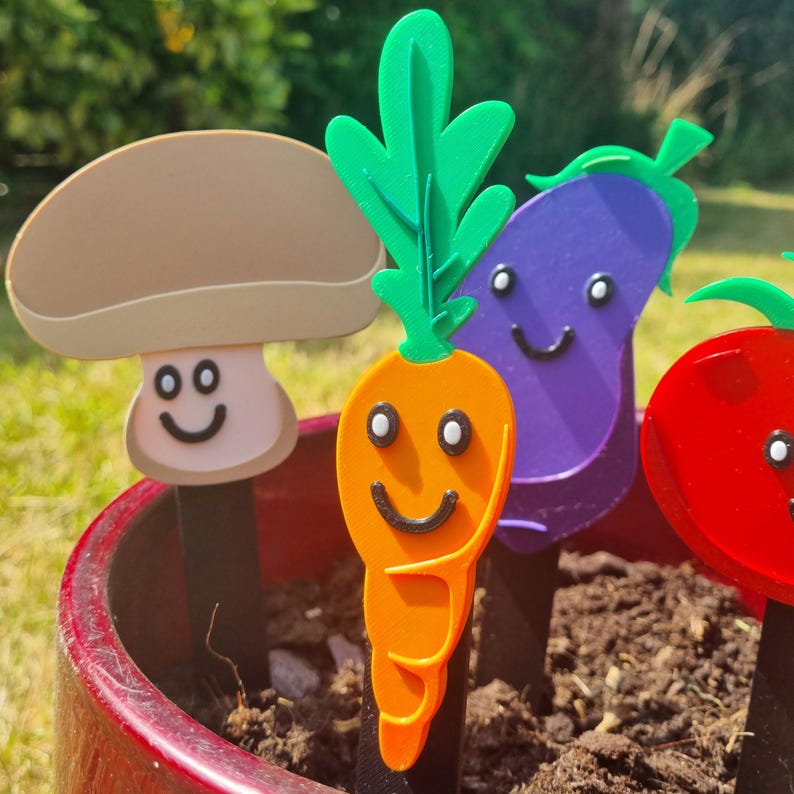 3D Printed Smiley Face Plant Marker: PLA Garden Decor