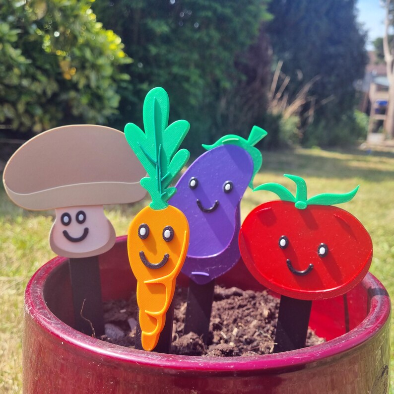 3D Printed Smiley Face Plant Marker: PLA Garden Decor
