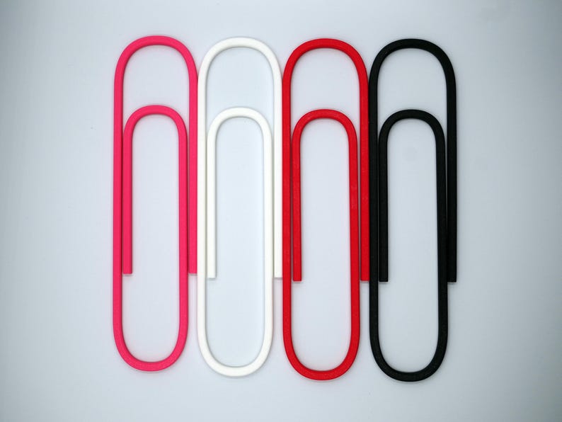 3D Printed Jumbo Paperclip: Novelty Desk Organizer